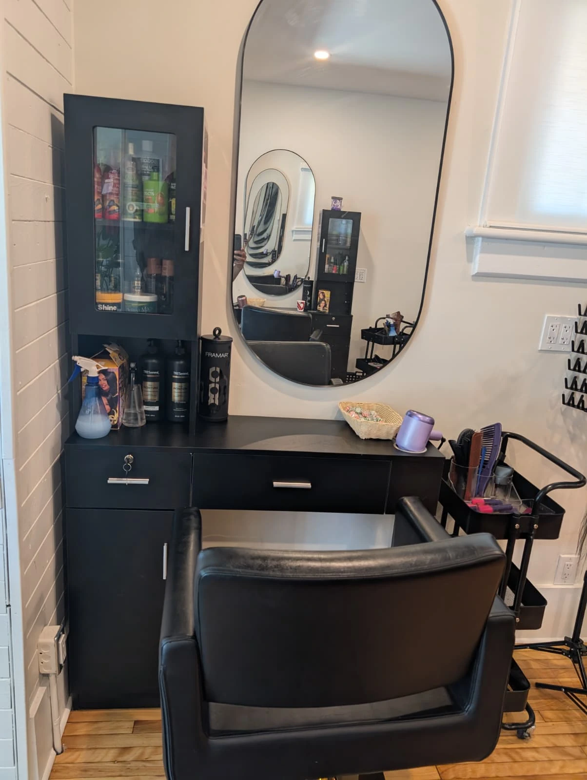 A welcoming and luxurious styling area at Afro Royal Tresses, equipped with premium tools to provide expert care for 4C and textured hair.